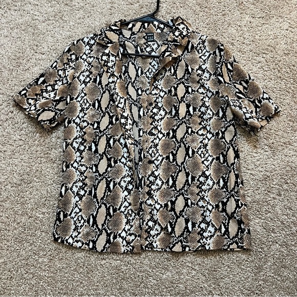 Shein SnakeSkin Button Down Shirt Size small - Picture 2 of 8